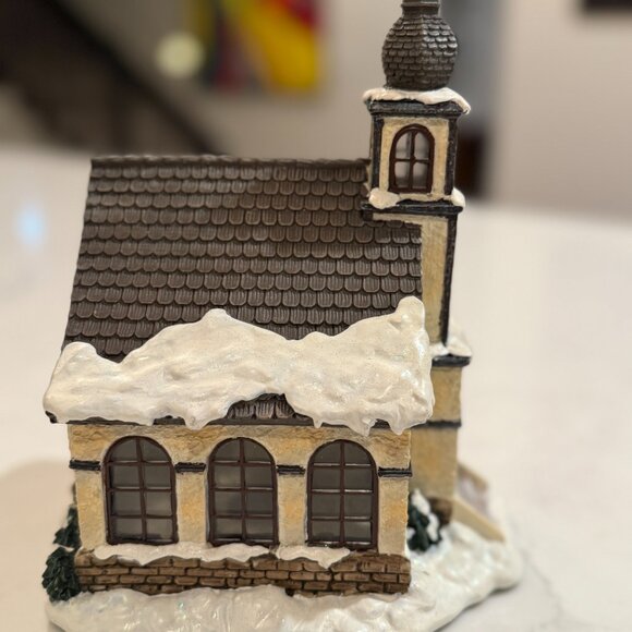 Hawthorne Village - "Holy Night Chapel" Piece - Picture 4 of 10